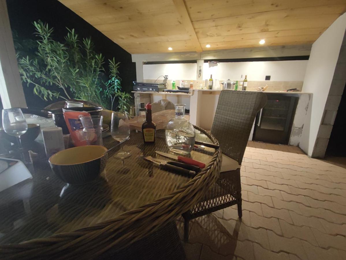 Chambre Au Coeur Du Luberon Bed & Breakfast Cereste Exterior photo