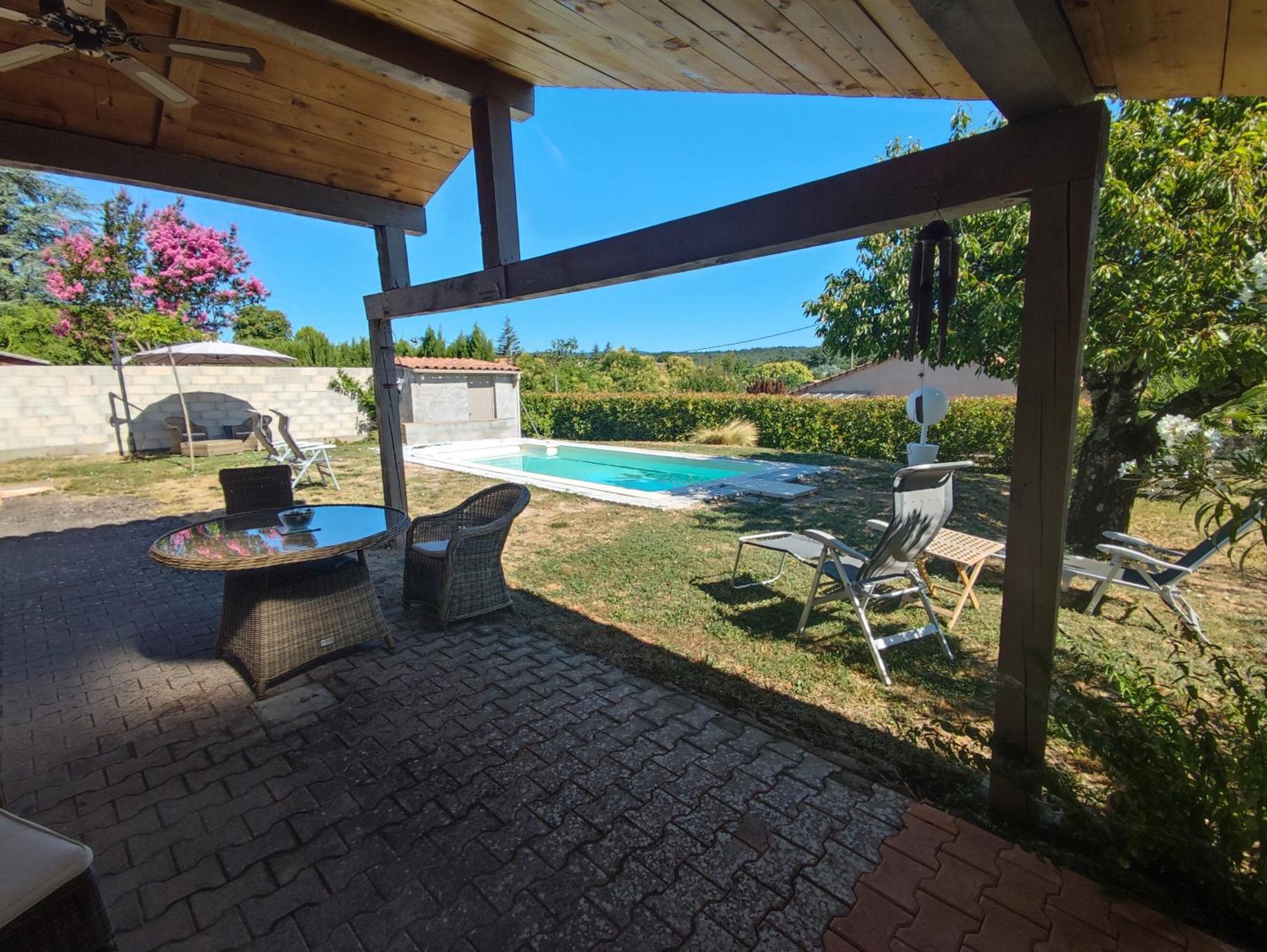 Chambre Au Coeur Du Luberon Bed & Breakfast Cereste Exterior photo