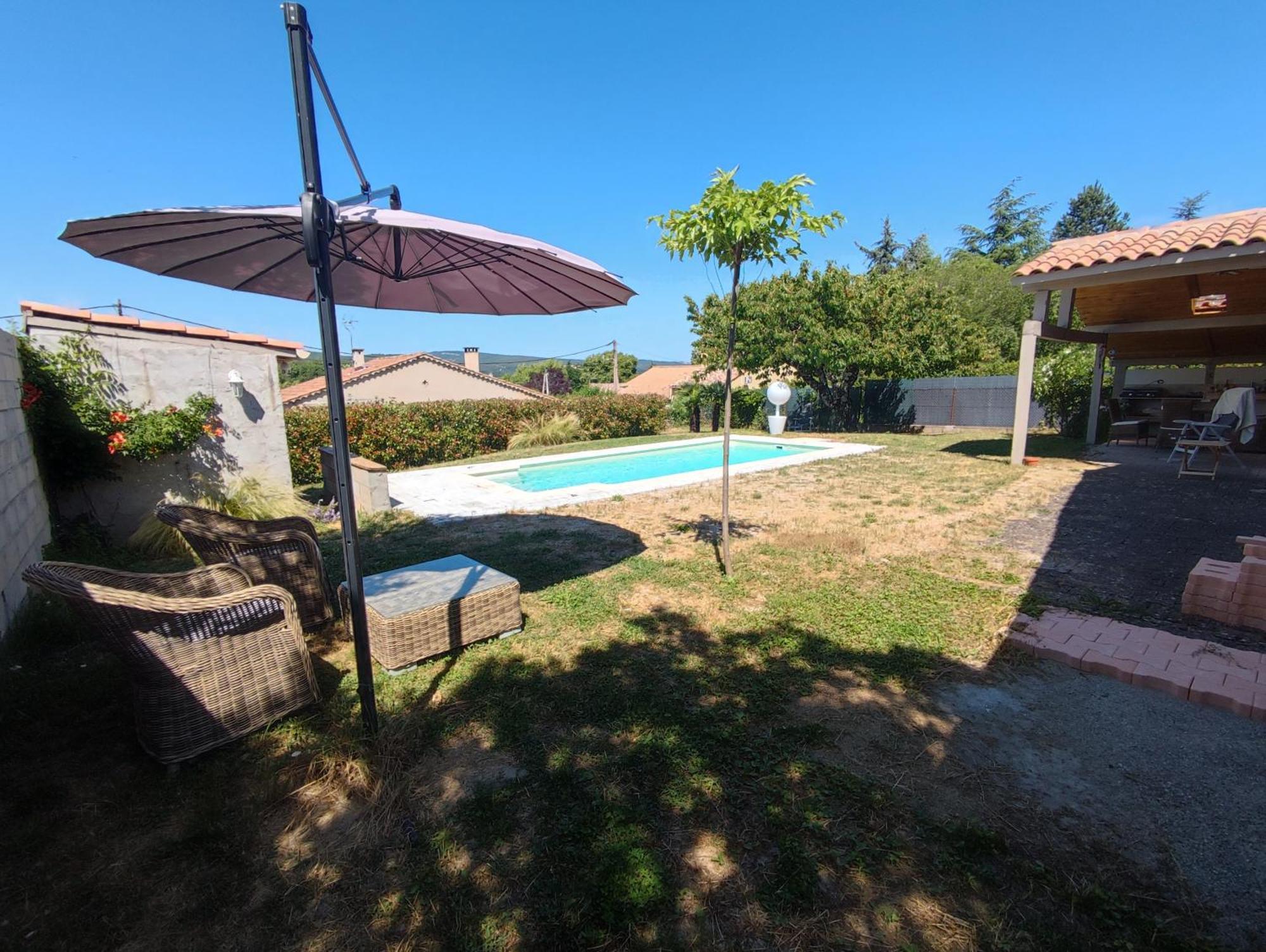 Chambre Au Coeur Du Luberon Bed & Breakfast Cereste Exterior photo